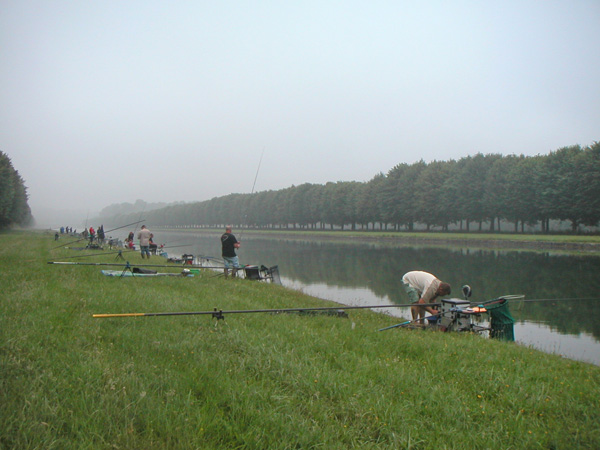 Concours de peche au grand canal de fontainebleau