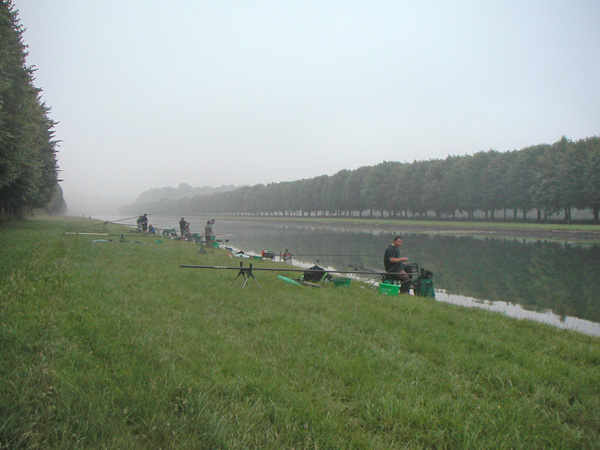 Concours de peche au grand canal de fontainebleau