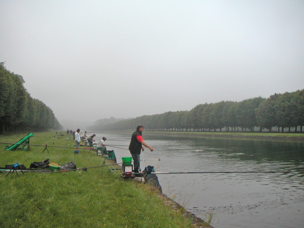 Concours de peche au grand canal de fontainebleau