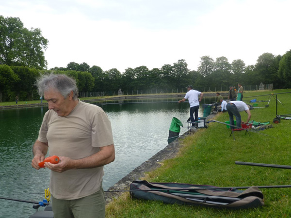 Concours de pêche au grand canal de fontainebleau