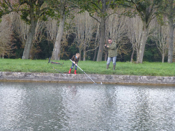 prise de truites au grand canal de Fontainebleau