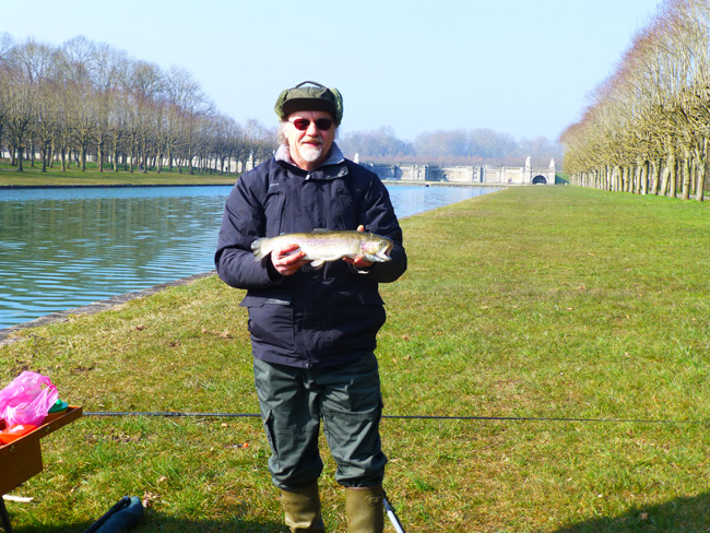 Prise de truite au canal de fontainebleau