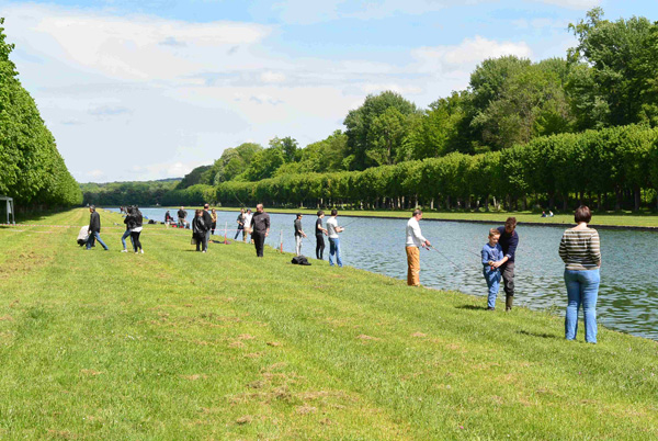 Initiation a la peche au grand canal de fontainebleau