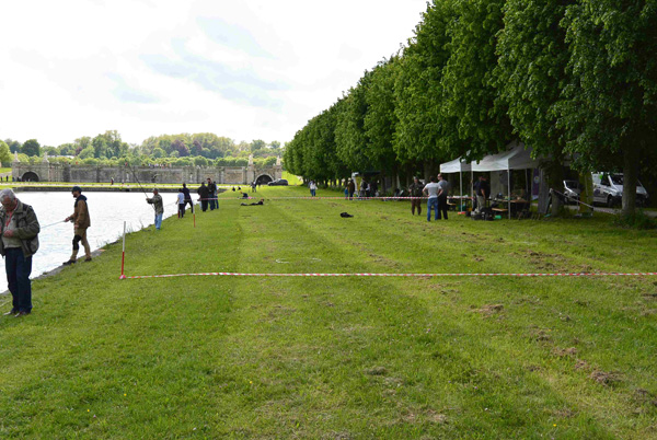 Initiation a la peche au grand canal de fontainebleau