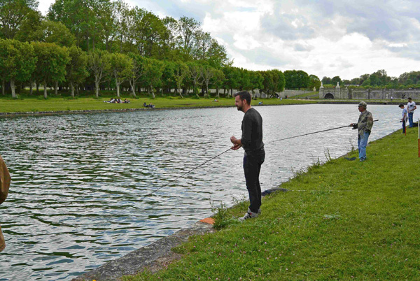 Initiation a la peche au grand canal de fontainebleau