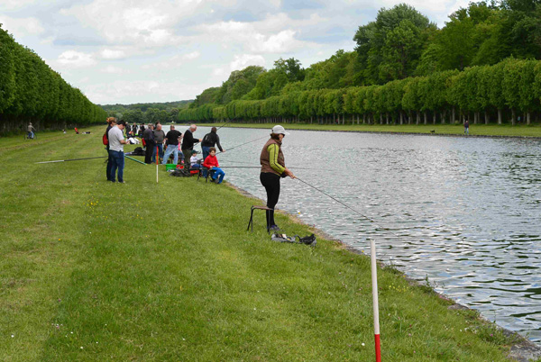 Initiation a la peche au grand canal de fontainebleau