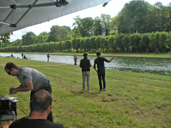 Initiation a la peche au grand canal de fontainebleau