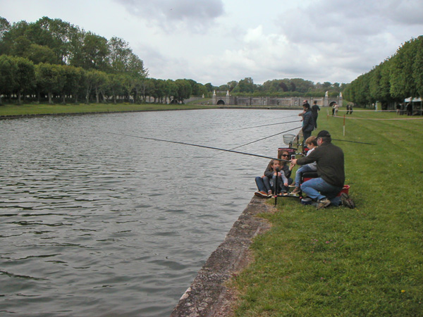 Initiation a la peche au grand canal de fontainebleau