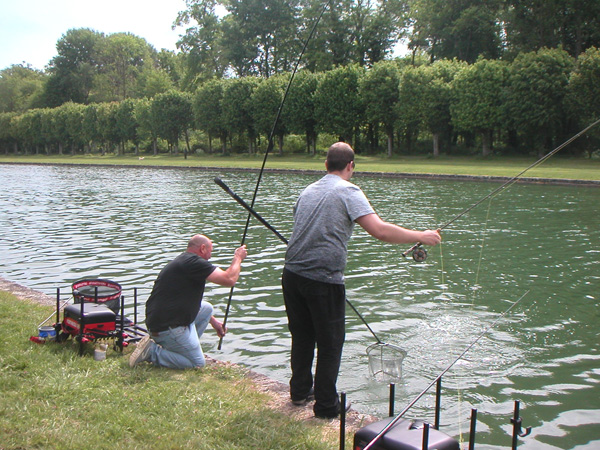 Initiation a la peche au grand canal de fontainebleau