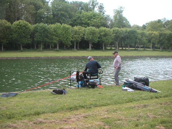 Initiation a la peche au grand canal de fontainebleau