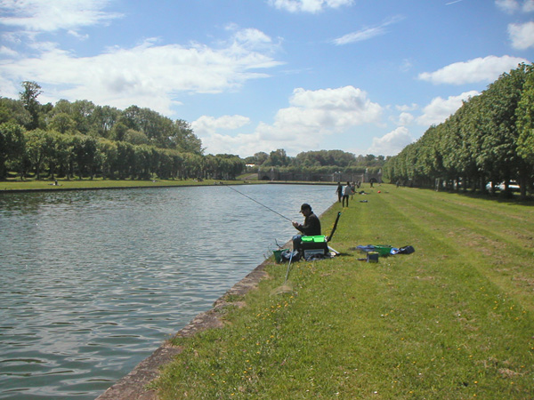 Initiation a la peche au grand canal de fontainebleau