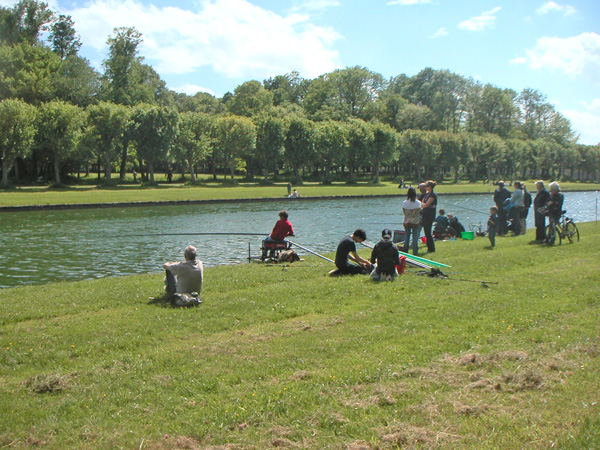 Initiation a la peche au grand canal de fontainebleau