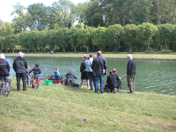 Initiation a la peche au grand canal de fontainebleau