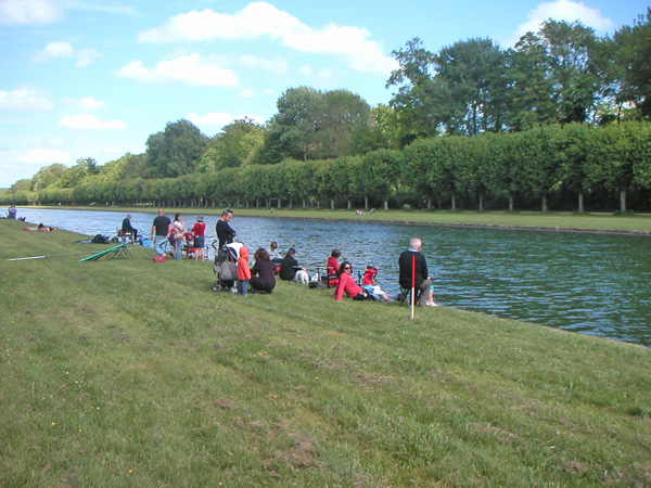 Initiation a la peche au grand canal de fontainebleau