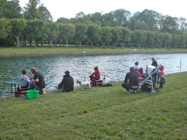 Initiation a la peche au grand canal de fontainebleau