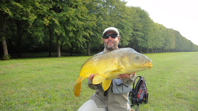 prise d'une carpe a la mouche